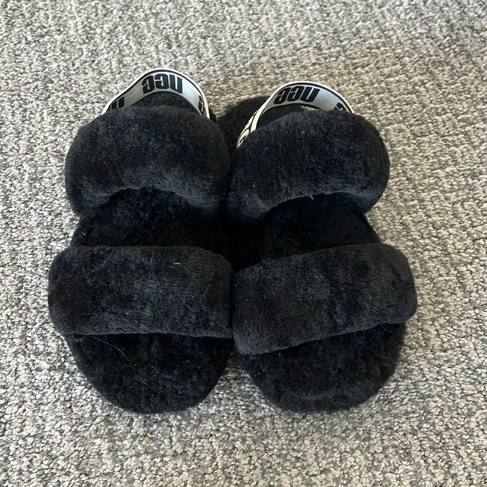 Black fuzzy UGG slides barely worn! Size 13